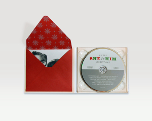 レア She & Him Christmas Party (red Vinyl) She & Him announce 10th anniversary deluxe edition of A Very